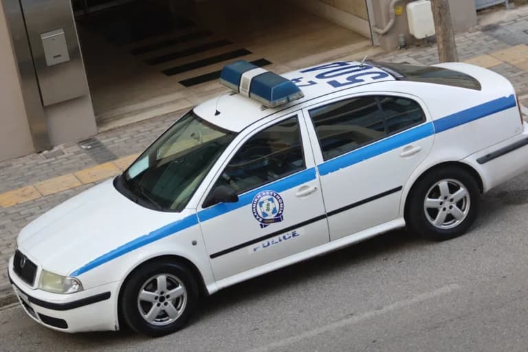 Οι Αρχές συνέλαβαν τρεις άνδρες στο Χαλάνδρι για κλοπή κοσμημάτων