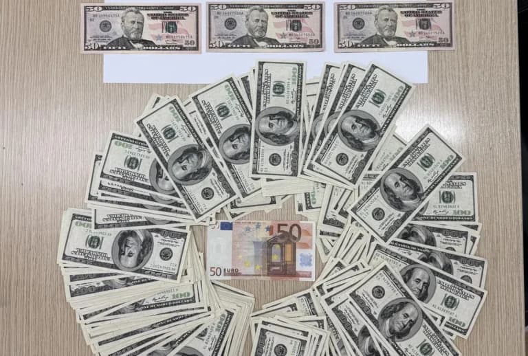 Σύλληψη τριών ανδρών στην Αθήνα με πλαστά δολάρια