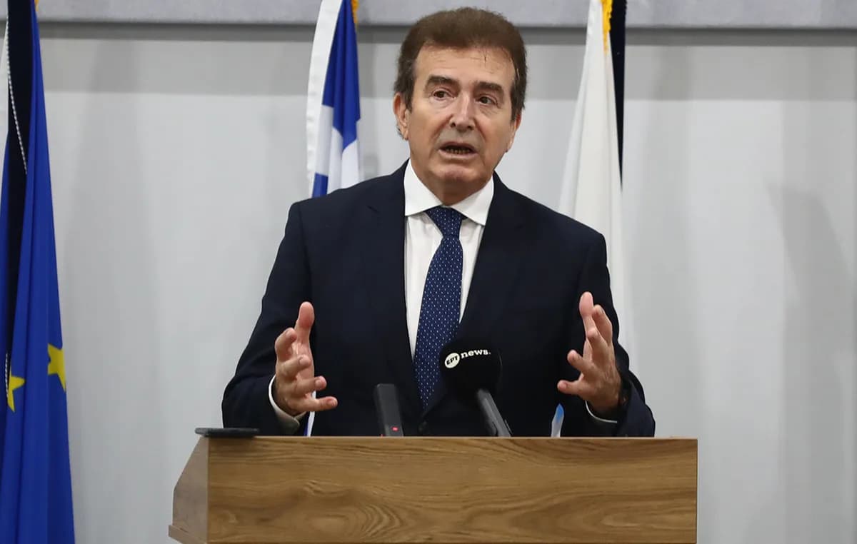 Ο Χρυσοχοΐδης: Κακούργημα οι απάτες σε ηλικιωμένους