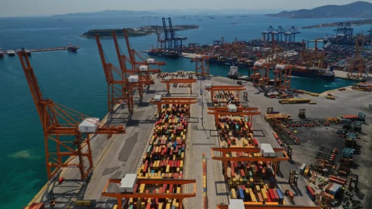 Το λιμάνι του Πειραιά ενισχύεται με άνοδο 18% τον Αύγουστο