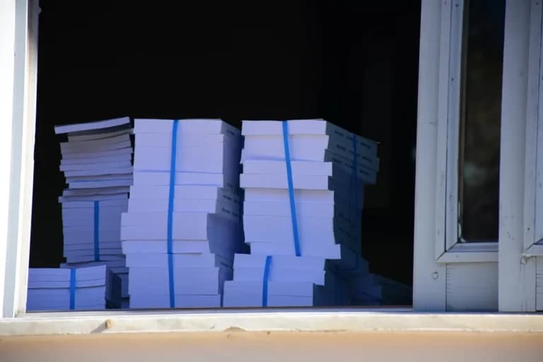 Η ΕΛ.Α.Σ. κατηγορεί την κυβέρνηση για τα σχολικά βιβλία