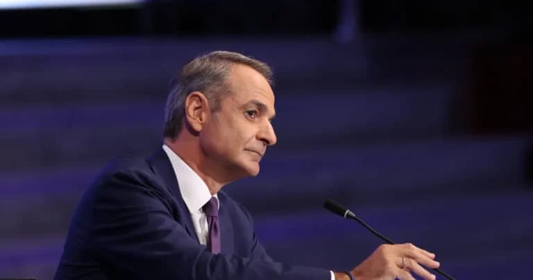 Ο Μητσοτάκης στη ΔΕΘ αιχμηρός για Σαμαρά και Καραμανλή