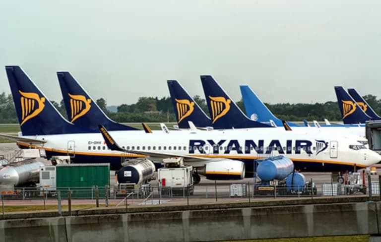 Η ενσωματωμένη σκάλα Boeing 737 της Ryanair υπό έρευνα