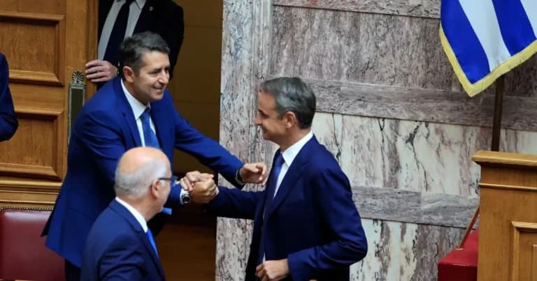 Ο Μυλωνάκης έκανε επιστροφή στη Βουλή μετά το εγκεφαλικό