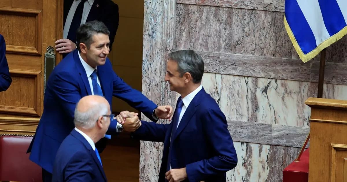 Ο Μυλωνάκης έκανε επιστροφή στη Βουλή μετά το εγκεφαλικό