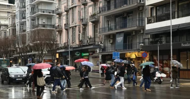 Η κακοκαιρία χτυπά το Αιγαίο με πορτοκαλί προειδοποίηση