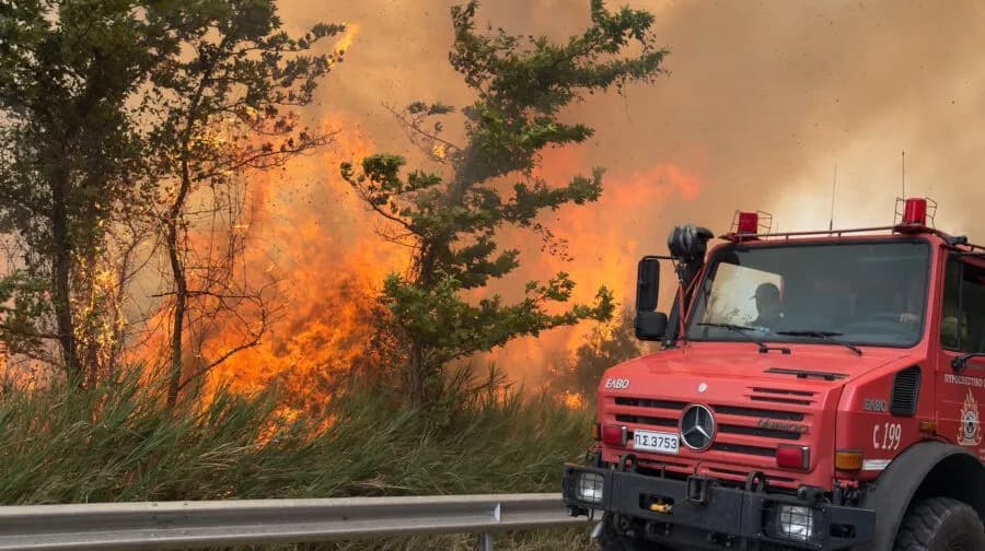 Η φωτιά στην Κόνιτσα αναζωπυρώθηκε   Μήνυμα του 112