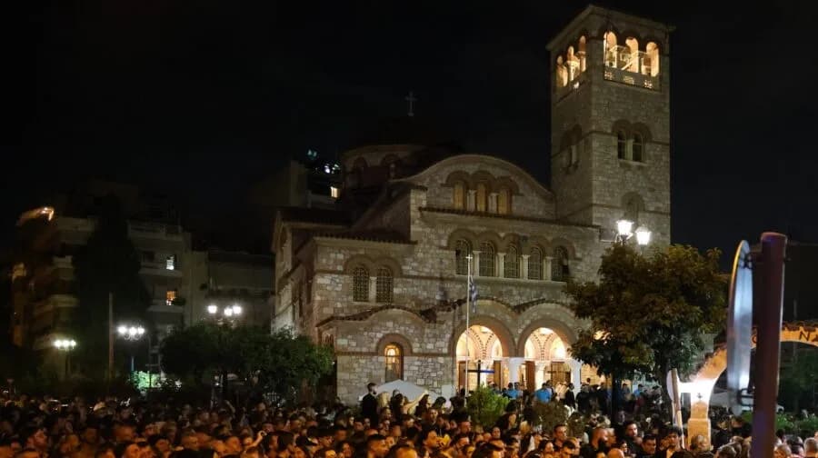 Ο Γιώργος Μαζωνάκης: Πλήθος κόσμου στη Νίκαια για το αντίο