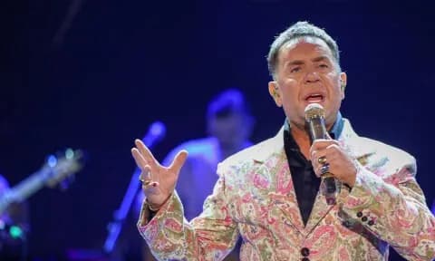«Ώρες μικρές»: Η ιστορία πίσω από το τραγούδι του Μαζωνάκη