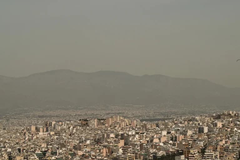 Ο καιρός σήμερα: Ήλιος, σκόνη και τοπικές καταιγίδες
