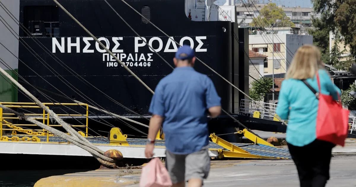 Πρόβλημα σε καταπέλτη του «Νήσος Ρόδος» στον Πειραιά