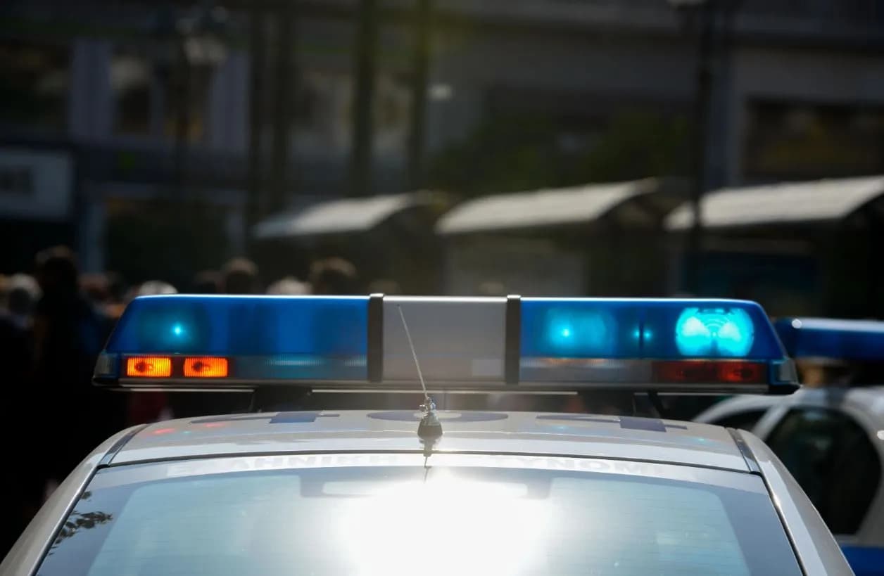 Δύο εμπρηστικές επιθέσεις με εκρήξεις στο κέντρο της Αθήνας