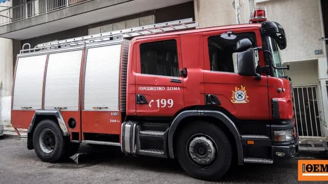 Φωτιά σε διαμέρισμα στην Καλλιθέα, ηλικιωμένη στο νοσοκομείο