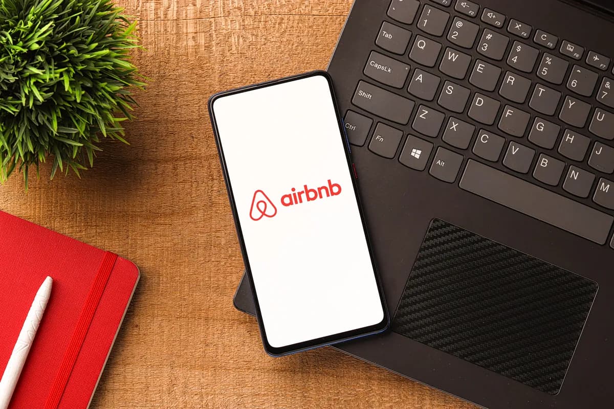 Παρατείνεται έως το 2027 το πάγωμα νέων Airbnb στην Αθήνα