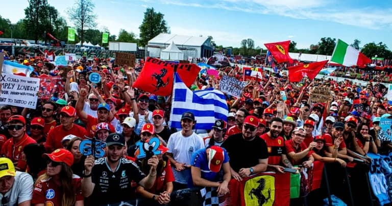 Ο Κίμι Αντονέλι πανηγύρισε ιστορική νίκη στη Μόντσα