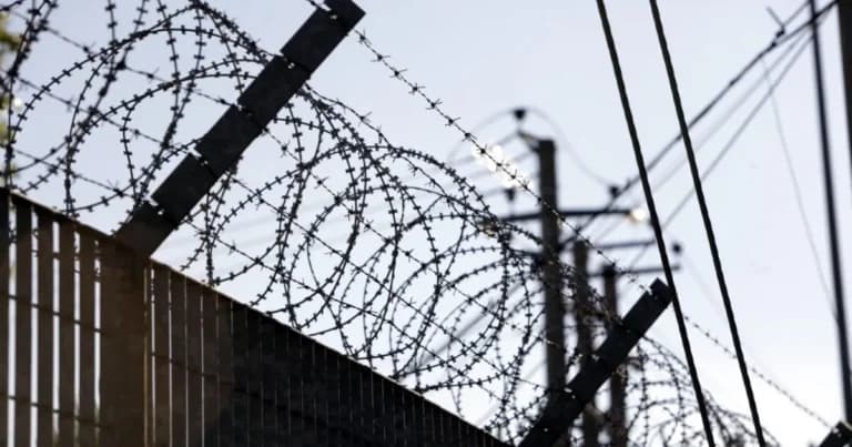 Ο 58χρονος κρατούμενος έβαλε φωτιά σε στρώματα στην Πάτρα