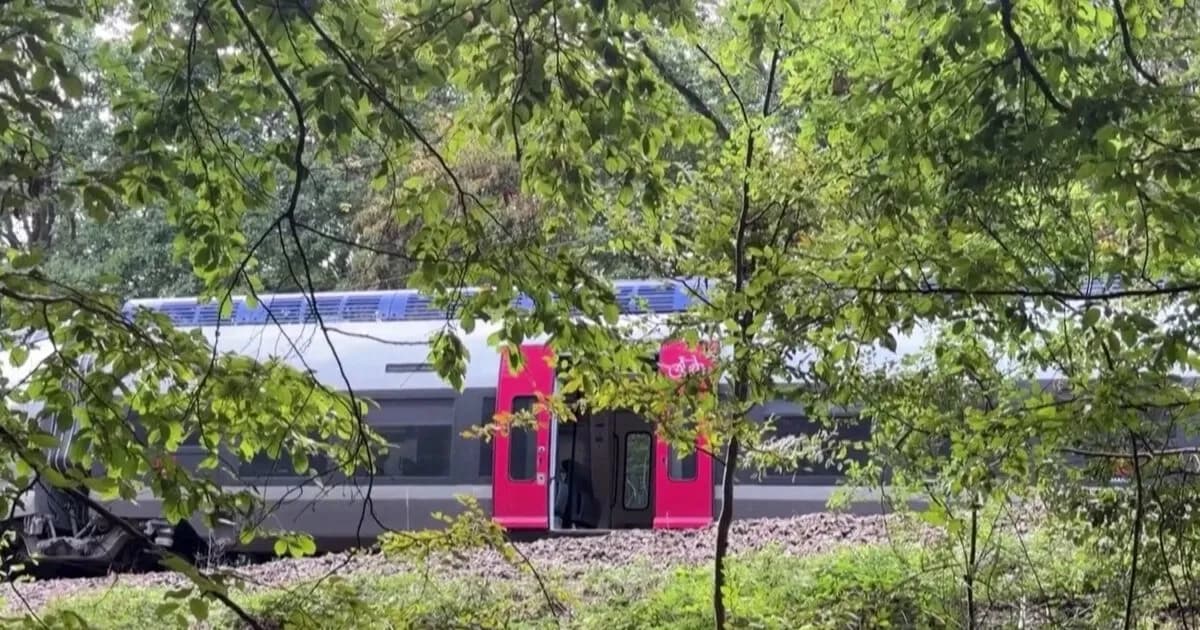 Δολιοφθορά πίσω από τον εκτροχιασμό τρένου στη Γαλλία;