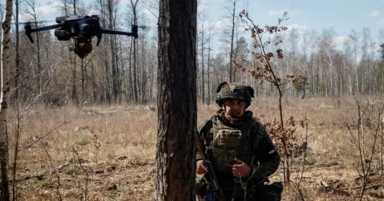 Η Ρωσία δέχεται πλήγμα από drones και χιονοστιβάδα