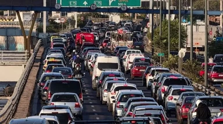 Κίνηση στην Αττική: Καθυστερήσεις σε Κηφισό και Αττική Οδό