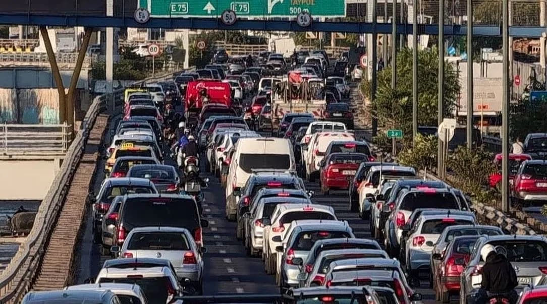 Κίνηση στην Αττική: Καθυστερήσεις σε Κηφισό και Αττική Οδό