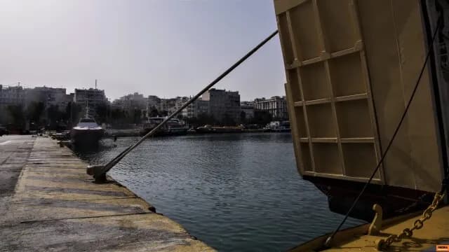 Κανονικά δρομολόγια πλοίων από Πειραιά, απαγορευτικό στο Λαύριο