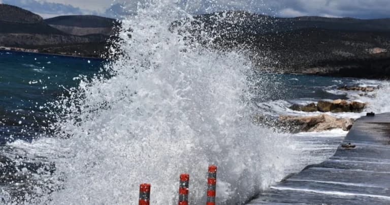Ζεστός καιρός σήμερα Σάββατο με τοπικές βροχές και καταιγίδες