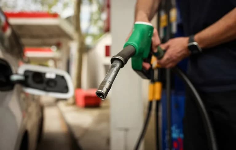 Τιμή βενζίνης πάνω από το ψυχολογικό όριο των 2 ευρώ