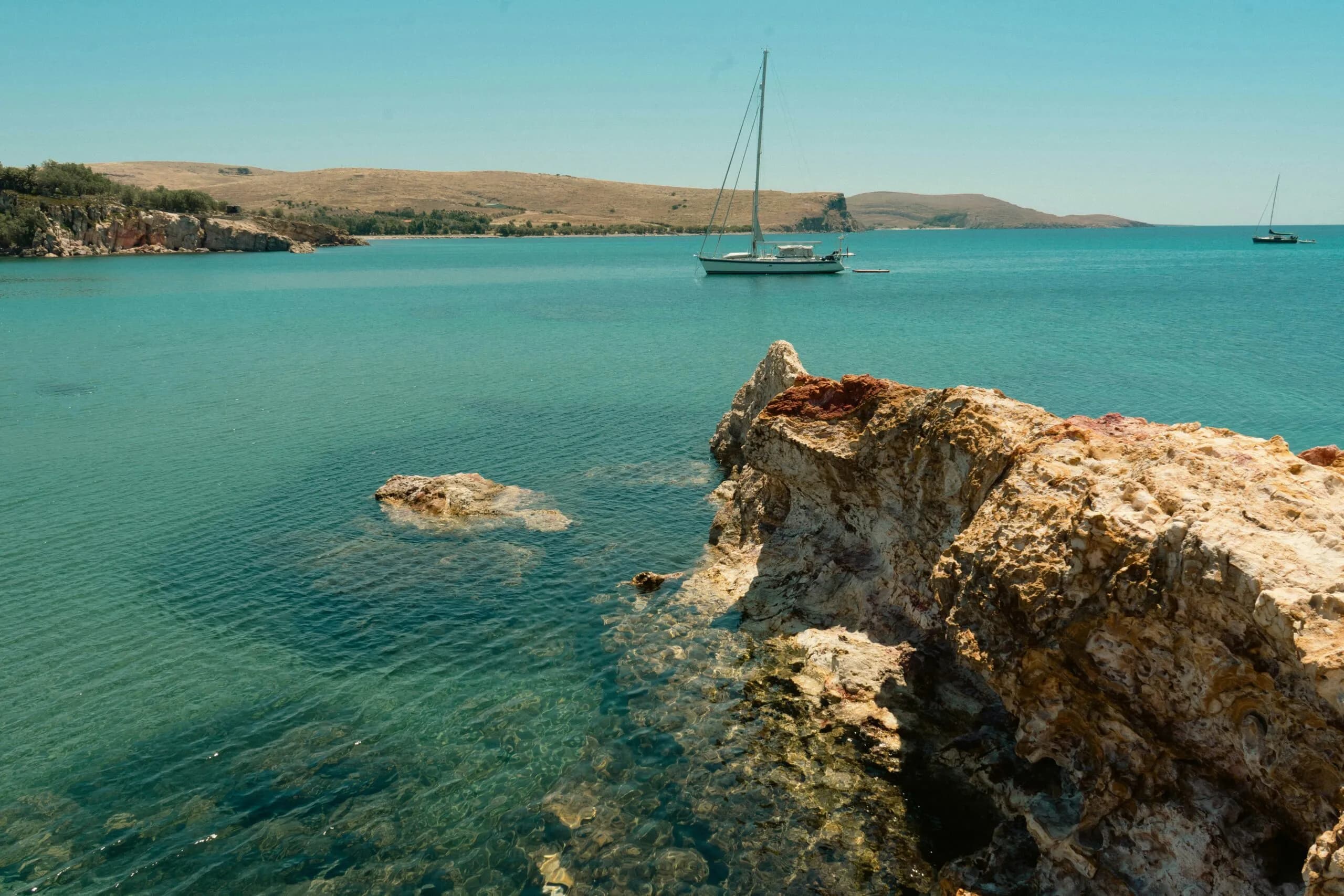 Λέσβος και Σάμος: Απολιθωμένα δάση και κάστρα στο Αιγαίο