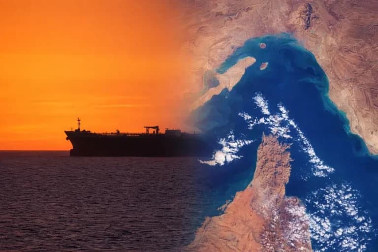 Φωτιά σε δεξαμενόπλοιο μετά από πλήγμα στα Στενά του Ορμούζ