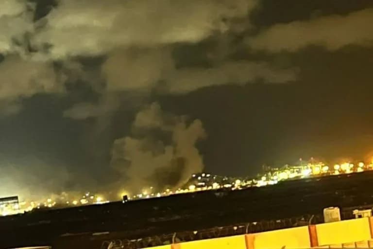 Ισχυρές εκρήξεις στο αεροδρόμιο του Άντεν στην Υεμένη