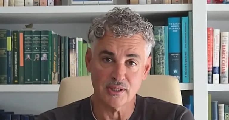 Ο Σπηλιωτόπουλος απαντά για το νέο look και τα τρολάκια