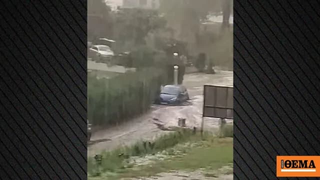 Δρόμος στη Σίβηρη Χαλκιδικής «έγινε ποτάμι» από βροχή