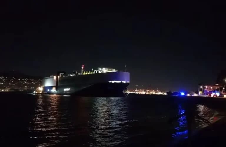 Προσάραξη πλοίου στη Σαλαμίνα – Ασφαλείς οι 36 επιβαίνοντες