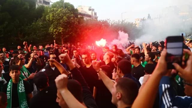 Φρενίτιδα οπαδών πριν το ντέρμπι Παναθηναϊκός-Ολυμπιακός