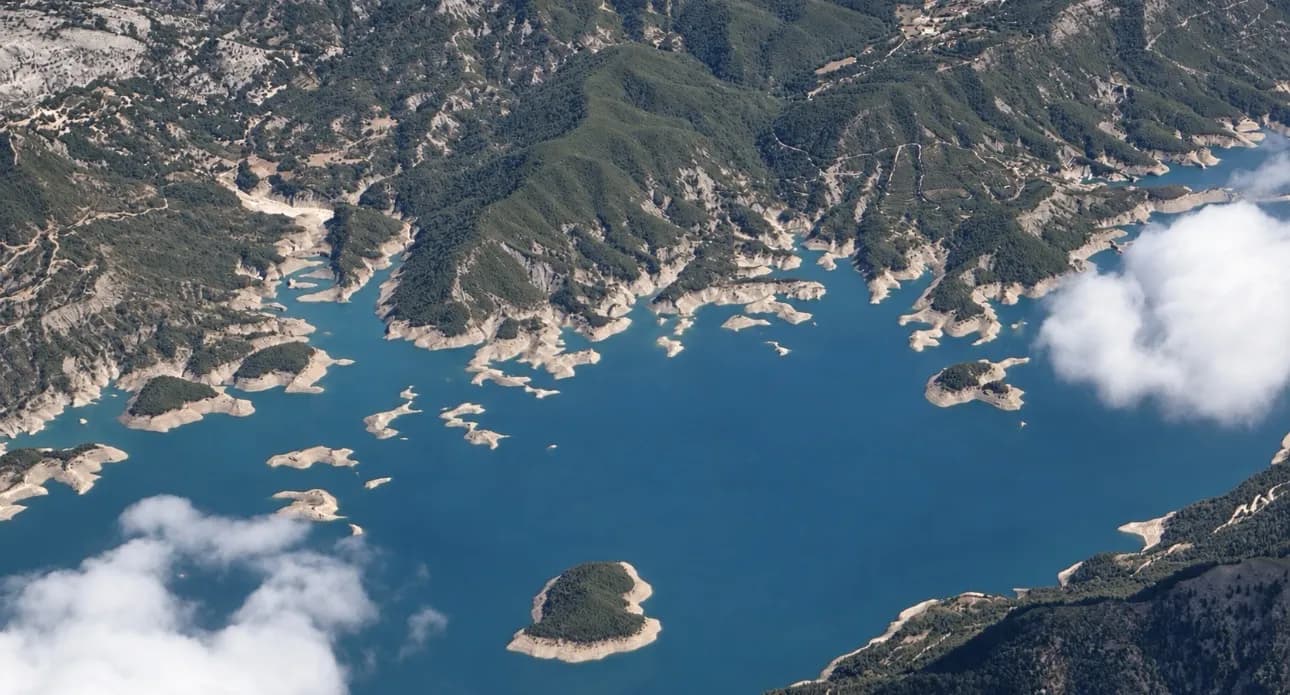 Θέα κόλπων, λιμνών και βουνών σε πτήση προς Ιωάννινα
