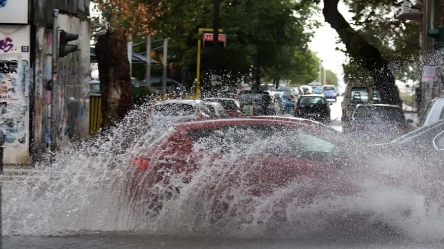 Κακοκαιρία με δύο κύματα: Πού θα χτυπήσει σήμερα