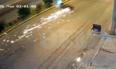 Ρέντη: Βίντεο-σοκ με τη μηχανή να καρφώνεται σε κολόνα
