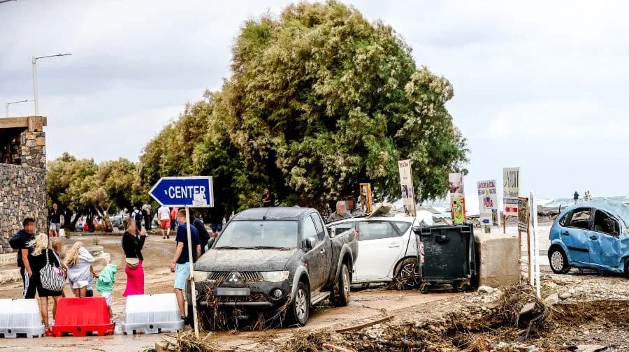 Η Κρήτη πλήττεται από κακοκαιρία: Ένας νεκρός, χάος παντού