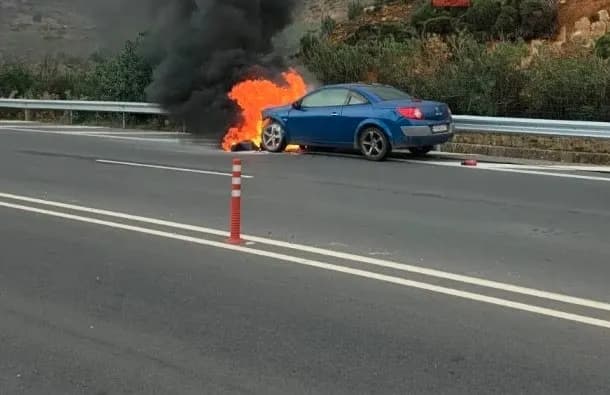 Φωτιά σε αυτοκίνητο στον ΒΟΑΚ: Σώθηκε οικογένεια με δύο παιδιά