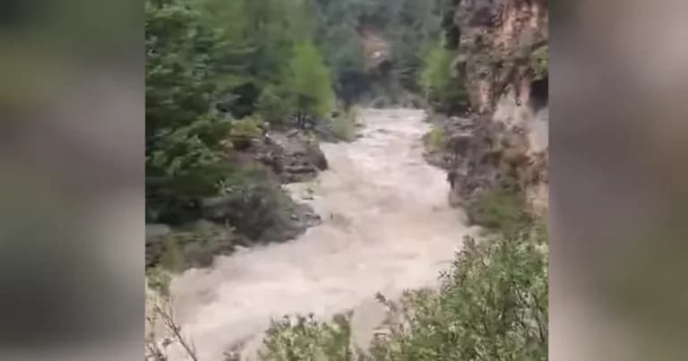 Κακοκαιρία στην Κρήτη: Οκτώ εγκλωβισμένοι στη Σαμαριά