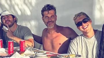 Ο Χάρης Βαρθακούρης για την Πάρο και τη φωτιά στο σπίτι