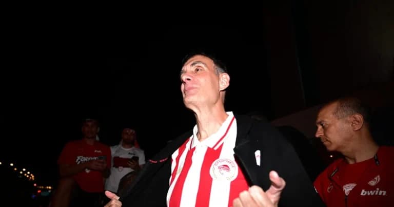 Ο Μπαρτζώκας και ο Παπανικολάου μετά την κατάκτηση της Euroleague