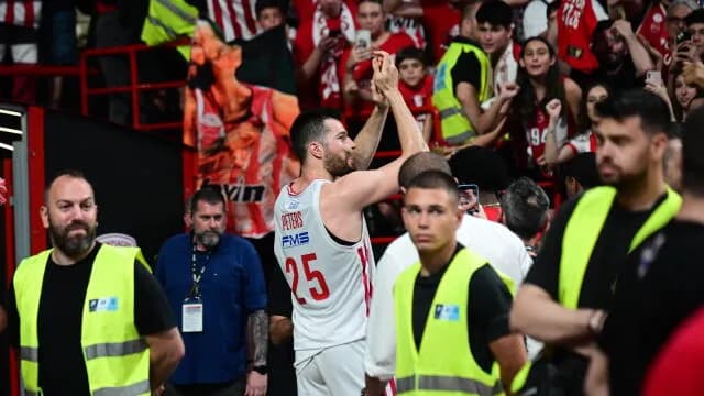 Ο Άλεκ Πίτερς και η αποθέωση στο ΣΕΦ