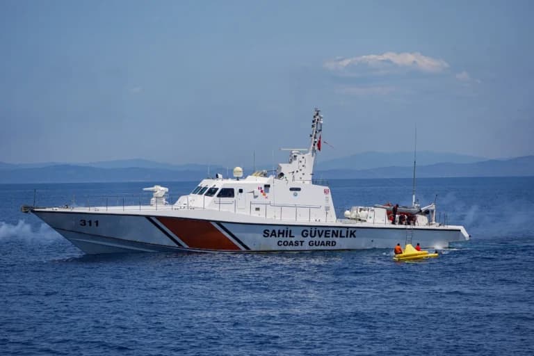 Τουρκική ακτοφυλακή στρέφει πολυβόλο σε ψαράδες στα Ίμια