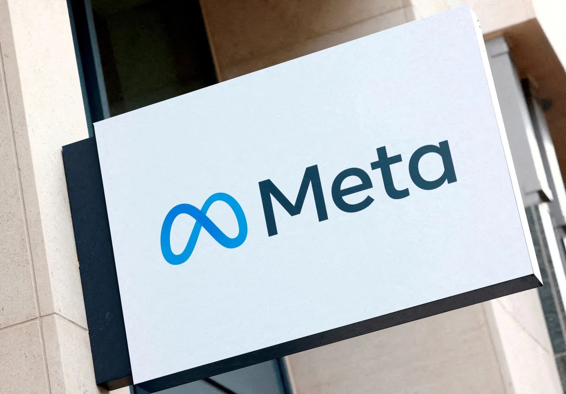 Η Meta παρακολουθεί τους εργαζομένους για να εκπαιδεύσει AI