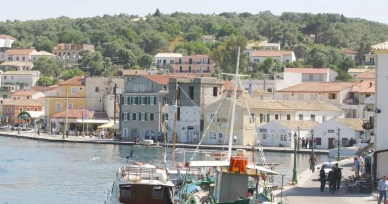 Μηχανική βλάβη στο «Ήλιδα Ντόλφιν» στο Ιόνιο