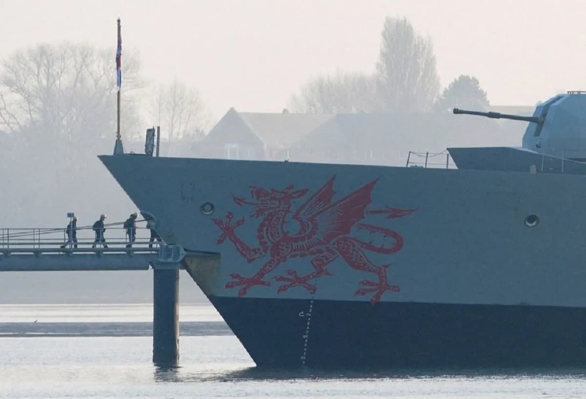 Η Βρετανία στέλνει HMS Dragon και Typhoon στα Στενά του Ορμούζ