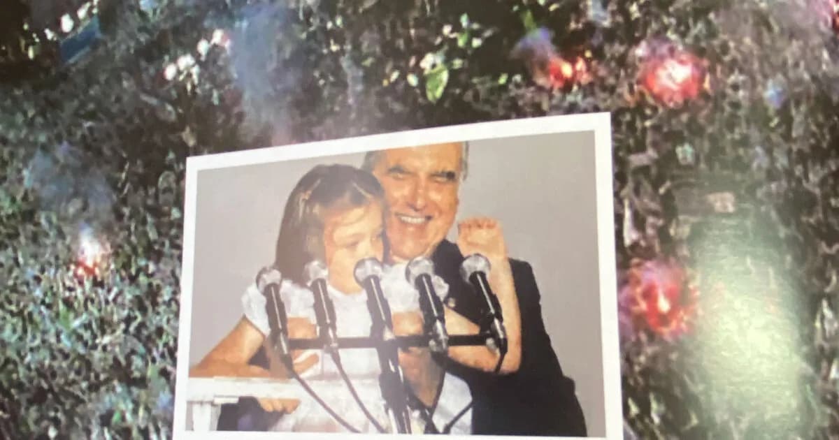 Η «μικρή Αννούλα» του ΠΑΣΟΚ αποκαλύπτει τα μυστικά της αφίσας