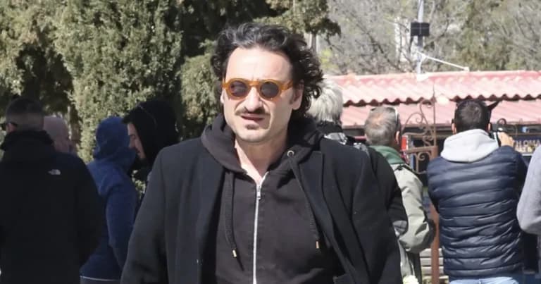 Ο Βασίλης Χαραλαμπόπουλος αποχαιρετά τον πατέρα του