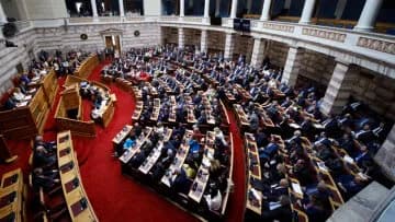 Ο Μαρινάκης κατά αντιπολίτευσης για αποχώρηση στη Βουλή